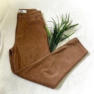 Hollister Ultra High Rise Corduroy Straight Leg Pant - Size 3/26